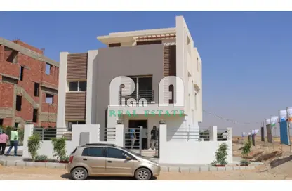 Villa - 5 Bedrooms - 4 Bathrooms for sale in Ladera Compound - Green Belt - 6 October City - Giza