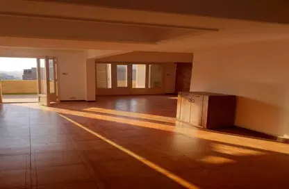 Apartment - 3 Bedrooms - 2 Bathrooms for rent in Bahgat Ali St. (Ebn Al Nabeh) - Zamalek - Cairo