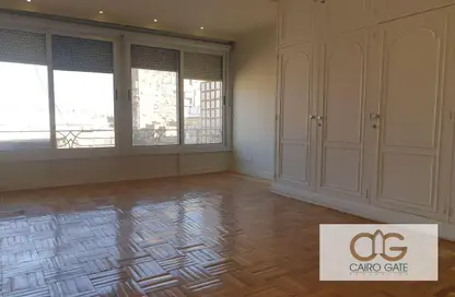 Apartment - 3 Bedrooms - 3 Bathrooms for rent in Al Kamel Mohamed St. - Zamalek - Cairo