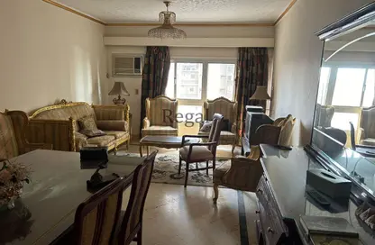 Apartment - 3 Bedrooms - 2 Bathrooms for sale in Abrag Othman St. - Hadayek El Maadi - Hay El Maadi - Cairo