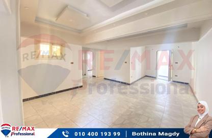 Apartment - 2 Bedrooms - 1 Bathroom for sale in Al Geish Road - Laurent - Hay Sharq - Alexandria