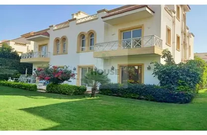 Villa - 4 Bedrooms - 4 Bathrooms for rent in Street 10 - Greens - 6th District - Sheikh Zayed City - Giza