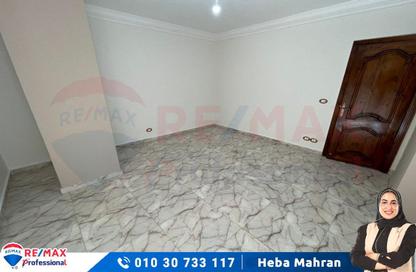 Office Space - Studio - 1 Bathroom for rent in Omar Lotfy St. - Sporting - Hay Sharq - Alexandria