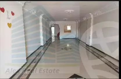 Apartment - 3 Bedrooms - 3 Bathrooms for rent in Al Fath St. - Janaklees - Hay Sharq - Alexandria