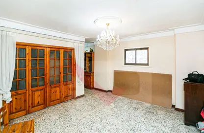 Apartment - 3 Bedrooms - 1 Bathroom for sale in Khaled Ibn Al Walid St. - El Awayed - Hay Awal El Montazah - Alexandria