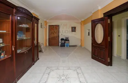 Apartment - 3 Bedrooms - 1 Bathroom for sale in Al Nasr St. - Smouha - Hay Sharq - Alexandria