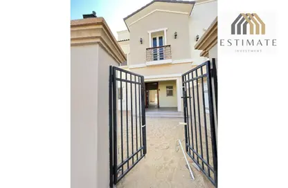 Townhouse - 3 Bedrooms - 3 Bathrooms for rent in Uptown Cairo Road - Al Abageyah - El Khalifa - Cairo