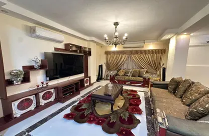 Apartment - 5 Bedrooms - 4 Bathrooms for sale in Al Laselky St. - El Laselky - New Maadi - Hay El Maadi - Cairo