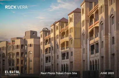 Apartment - 3 Bedrooms - 2 Bathrooms for sale in Rock Vera - 5th Settlement Compounds - The 5th Settlement - New Cairo City - Cairo