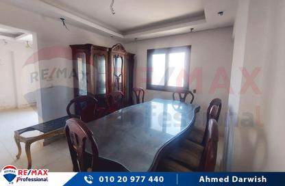 Apartment - 5 Bedrooms - 3 Bathrooms for sale in Amin Yehia St. - Zezenia - Hay Sharq - Alexandria