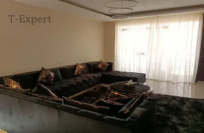 Apartment - 6 Bedrooms - 3 Bathrooms for sale in Al Shorouk Road - 1st Neighborhood - 9th District - Shorouk City - Cairo