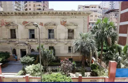 Apartment - 2 Bedrooms - 2 Bathrooms for sale in Abdel Salam Aref St. - Laurent - Hay Sharq - Alexandria