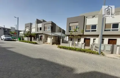 Townhouse - 3 Bedrooms - 3 Bathrooms for sale in Etapa - Sheikh Zayed Compounds - Sheikh Zayed City - Giza