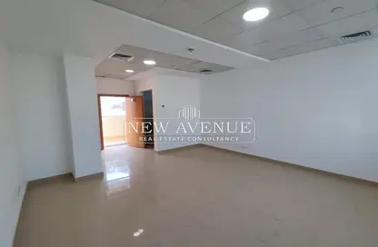 Office Space - Studio - 1 Bathroom for sale in Royal Maxim - 5th Settlement Compounds - The 5th Settlement - New Cairo City - Cairo