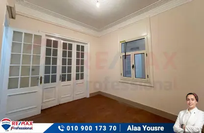 Apartment - 3 Bedrooms - 1 Bathroom for sale in Al Geish Road - Cleopatra - Hay Sharq - Alexandria