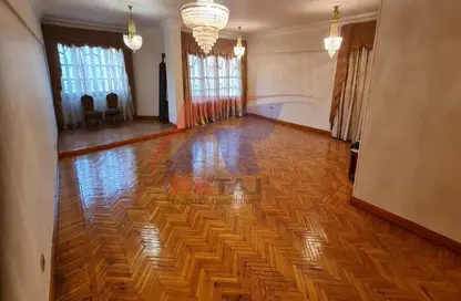 Apartment - 3 Bedrooms - 2 Bathrooms for sale in Abdallah Ibn Al Taher St. - 6th Zone - Nasr City - Cairo