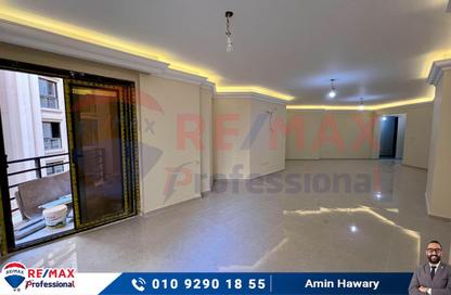 Apartment - 3 Bedrooms - 2 Bathrooms for sale in Al Shohada Square St. - Smouha - Hay Sharq - Alexandria