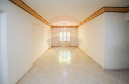 Apartment - 3 Bedrooms - 2 Bathrooms for sale in Mahmoud Al Essawy St. - Miami - Hay Awal El Montazah - Alexandria