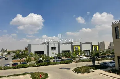 Office Space - Studio - 3 Bathrooms for sale in District 5 Residences - El Katameya Compounds - El Katameya - New Cairo City - Cairo