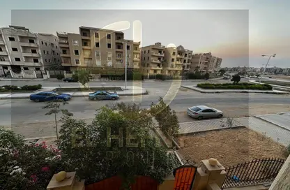 Apartment - 2 Bedrooms - 2 Bathrooms for sale in 3rd Neighborhood - 5th Area - Shorouk City - Cairo