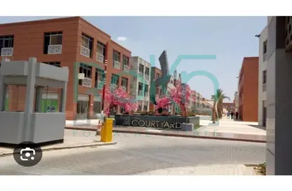 Office Space - Studio - 4 Bathrooms for rent in The Courtyard - 12th District - Sheikh Zayed City - Giza