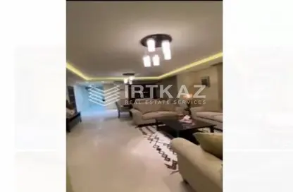 Apartment - 2 Bedrooms - 3 Bathrooms for sale in Nile St. - Dokki - Giza