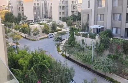 Apartment - 2 Bedrooms - 2 Bathrooms for sale in Palm Hills Village Gate - South Investors Area - New Cairo City - Cairo