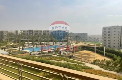 Apartment - 2 Bedrooms - 2 Bathrooms for sale in Uptown Cairo - Mokattam - Cairo