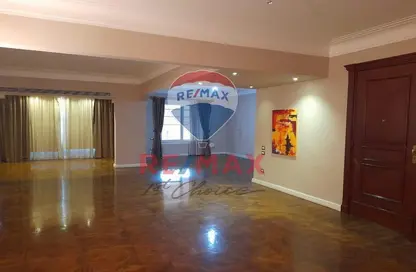 Apartment - 3 Bedrooms - 3 Bathrooms for sale in Garden City - Cairo